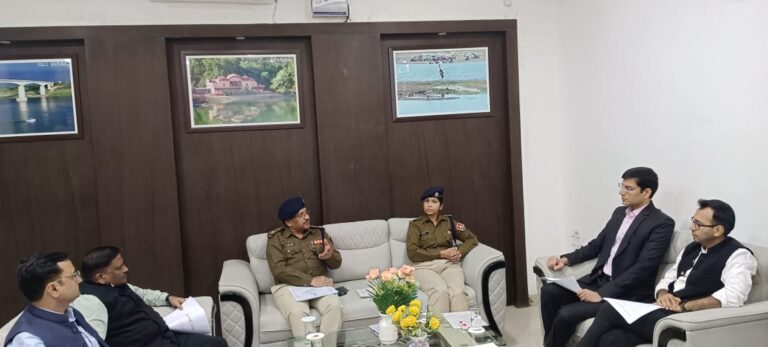 पुलिस अधीक्षक डॉ राय सिंह नरवरिया द्वारा 07 आरोपियों पर 5-5 हजार का ईनाम घोषित