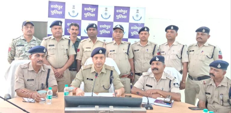 पुलिस ने किया कराहल में हुए अंधेकत्ल का पर्दाफाश * आरोपियों ने शराब के नशे में बुद्धराम के साथ मारपीट की फिर हत्या कर लाश को नाले में फेंका, दो आरोपियों को किया गिरफ्तार