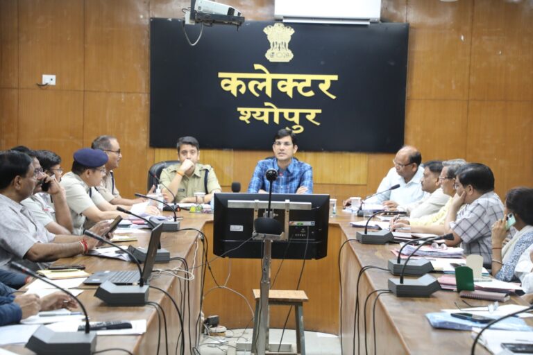 निर्वाचन के लिए सभी तैयारियां पूर्ण करें-कलेक्टर निर्भिक एवं निर्विघ्न मतदान हेतु सभी उपाय सुनिश्चित किये जायें-एसपी कलेक्टर की अध्यक्षता में निर्वाचन कार्यो की समीक्षा बैठक आयोजित
