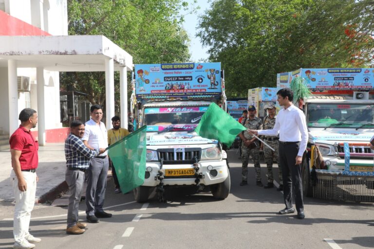 मतदाता जागरूकता रथो को कलेक्टर ने दिखाई हरी झंडी