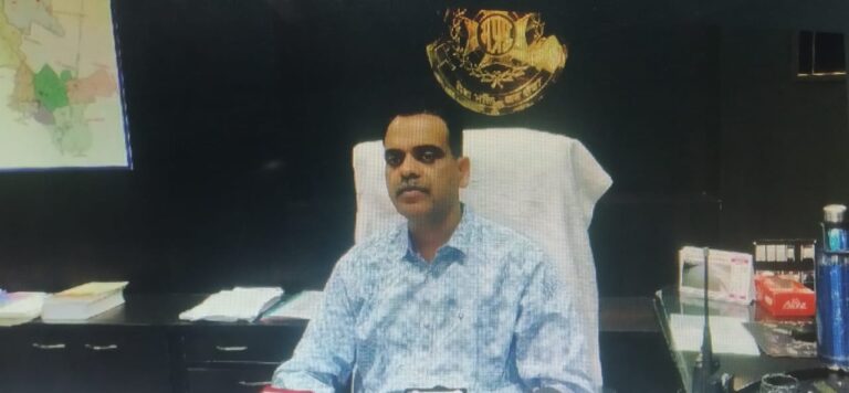  इंदौर नगर निगम में हुए करोड़ों रुपए के फर्जी बिल घोटाले में पुलिस कर चुकी है 36 फाइलों की जांच आरोपियों द्वारा 24 करोड रुपए का भुगतान अपनी फर्म के खातों में करवाया है 