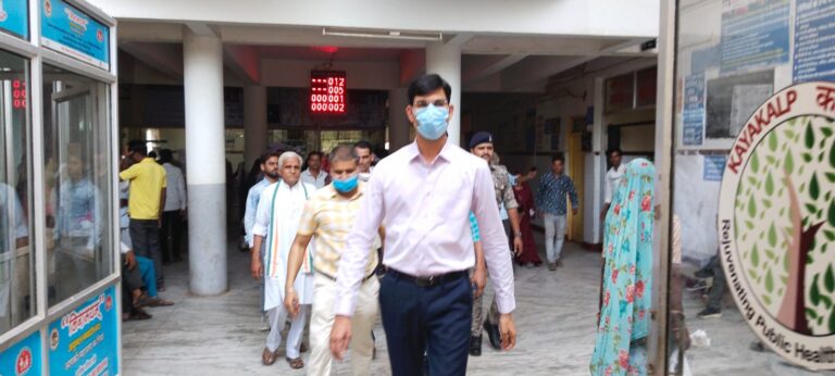 कलेक्टर ने किया अस्पताल का निरीक्षण, बुनियादी सुविधाएं बढाने के निर्देश ओपीडी में रोगियों से चर्चा कर ली जानकारी