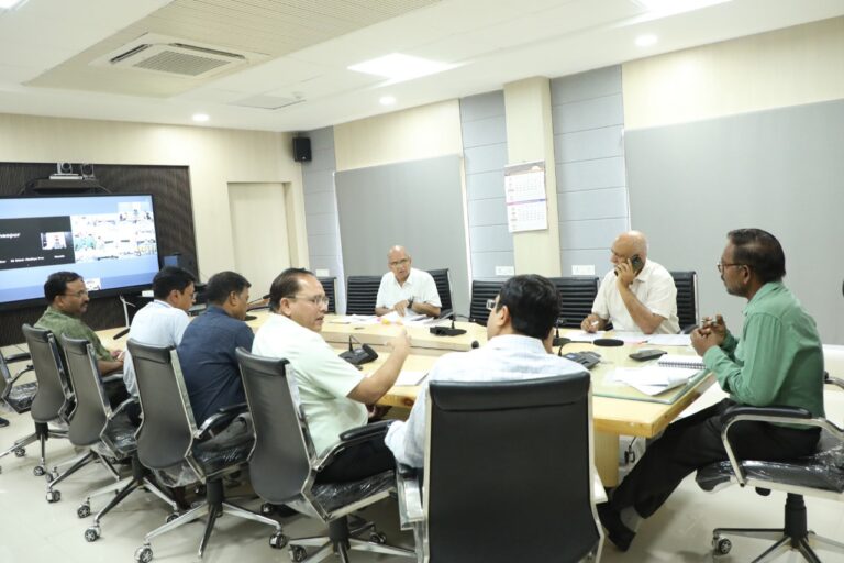 सभी व्यवस्थाएं दुरूस्त कर लें और निर्बाध मतगणना पूर्ण करायें – उप निर्वाचन आयुक्त  भादू उप निर्वाचन आयुक्त ने वीसी लेकर मतगणना की तैयारियों की समीक्षा की