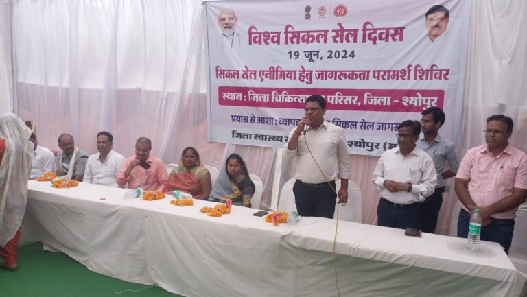 जनजागरूकता परार्श शिविर आयोजित कर मनाया गया विश्व सिकल सेल दिवस रायपुरा पंचायत में 100 प्रतिशत सिकिल सेल की स्क्रीनिंग होने पर सरपंच मीणा को किया गया सम्मानित