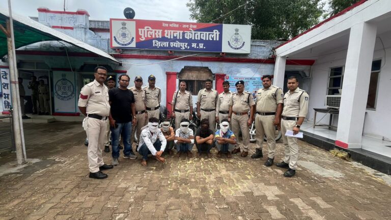 पुलिस ने किया अंतर्राज्यीय बाईक चोर गिरोह का पर्दाफाश ।  * 05 आरोपी गिरफ्तार, आरोपियों के कब्जे से चोरी की गई 11 बाईक बरामद