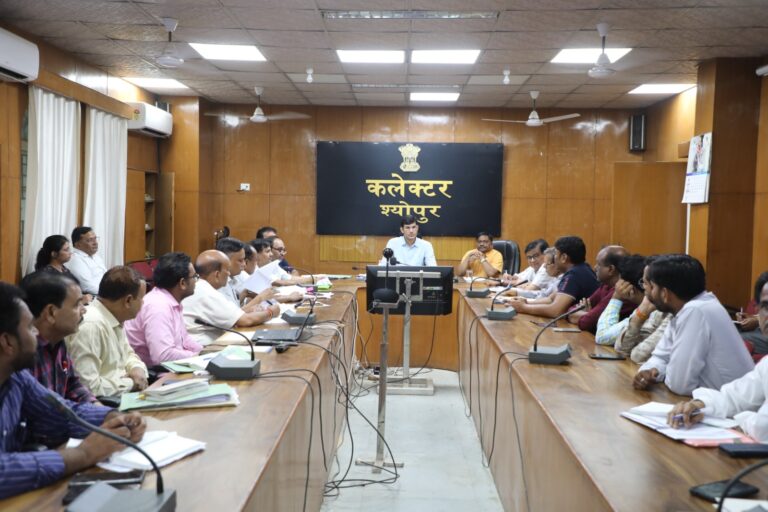 खाद की आपूर्ति बनाये रखे, एनपीके के लिए प्रेरित करें कलेक्टर की अध्यक्षता में उर्वरक उपलब्धता की समीक्षा बैठक आयोजित