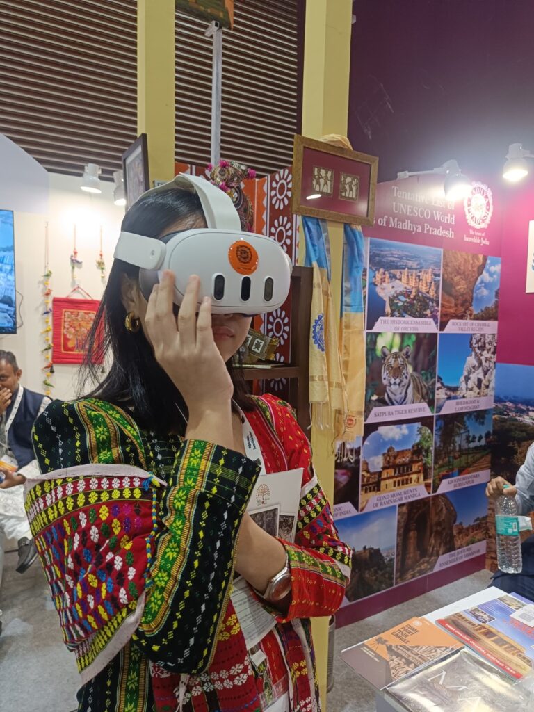 मध्यप्रदेश की ऐतिहासिक धरोहरों के वर्चुअल रियलिटी वीडियो देख डेलीगेट्स हुए उत्साहित- विश्व धरोहर समिति के सत्र में प्रदेश का एग्जीबिशन बना आकर्षण का केंद्र