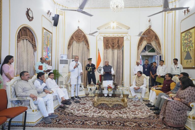 रामनिवास रावत बने मंत्री दो बार दिलानी पड़ी सपथ अब 31 मिनिस्टर हुए मोहन कैबिनेट में