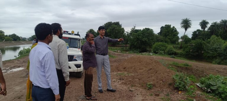 रेस्क्यू ऑपरेशन का जायजा लेने बडौदा पहुंचे कलेक्टर