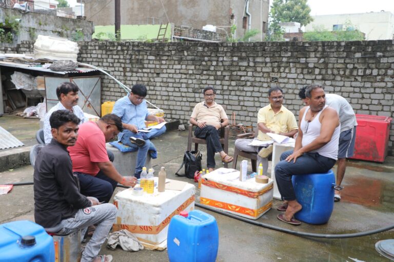 फूड सेफ्टी विभाग की कार्यवाही, आपत्तिजनक सामग्री मिली, डेयरी सील