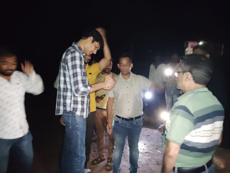 रेपिड रिस्पोन्स टीम ने तत्समय ही 8 रोगियों को एम्बुलेस से कराया था शिफ्ट गांव में पहुंची टीम ने सुबह 8 बजे से शुरू कर दिया था उपचार