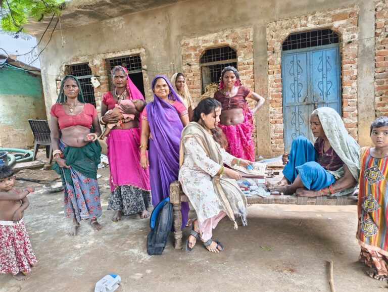 सहरिया बस्तियों में स्वास्थ्य कैम्प आयोजित