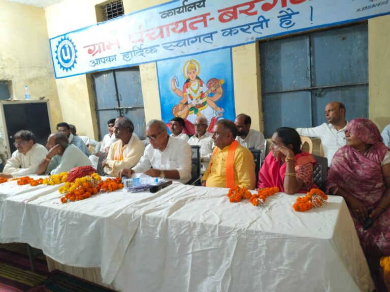 वन मंत्री रामनिवास रावत  द्वारा बरगवा में सामुदायिक भवन का शिलान्यास किया