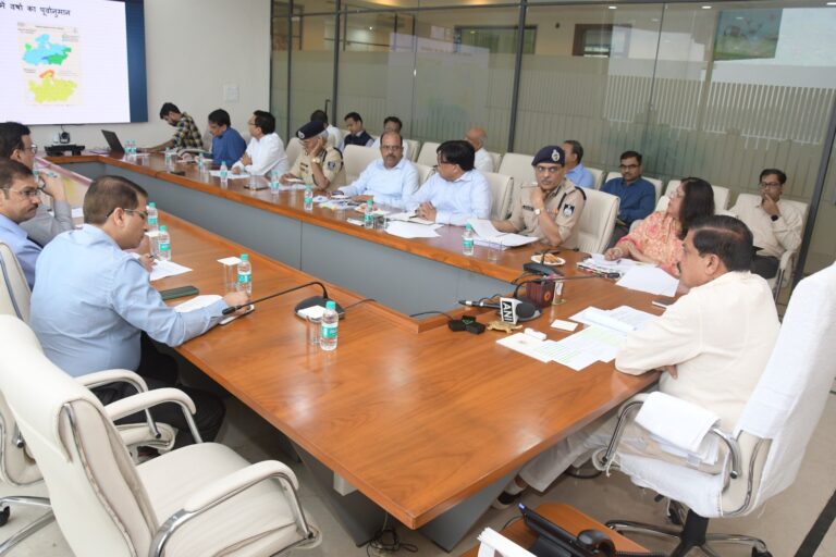 अतिवर्षा और बाढ़ की स्थिति को देखते हुए अधिकारी-कर्मचारी अवकाश पर नहीं जाए – मुख्यमंत्री डॉ. यादव