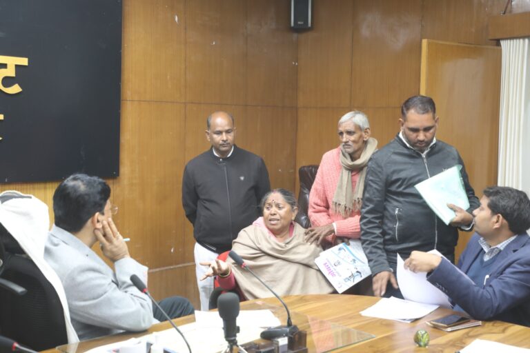 नेत्र चिकित्सक डॉ गोयल के विरूद्ध कार्यवाही के निर्देश जनसुनवाई के दिन कलेक्ट्रेट में लगेगा मेडिकल कैम्प