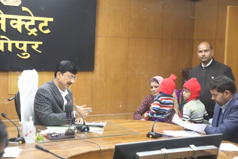 कलेक्टर की अध्यक्षता में जनसुनवाई कार्यक्रम आयोजित