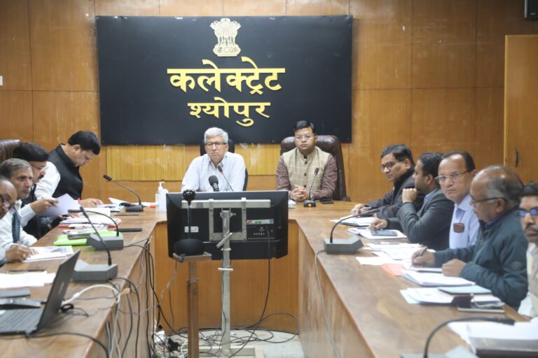 सीएम हेल्पलाइन शिकायतों का संतुष्टिपूर्वक समाधान करें-कमिश्नर आगामी ग्रीष्मकाल के दृष्टिगत पेयजल व्यवस्थाओं की कार्य योजना बनाने के निर्देश एसडीएम सतत् रूप से भ्रमण करें, विकासखण्ड स्तर पर बैठक लें