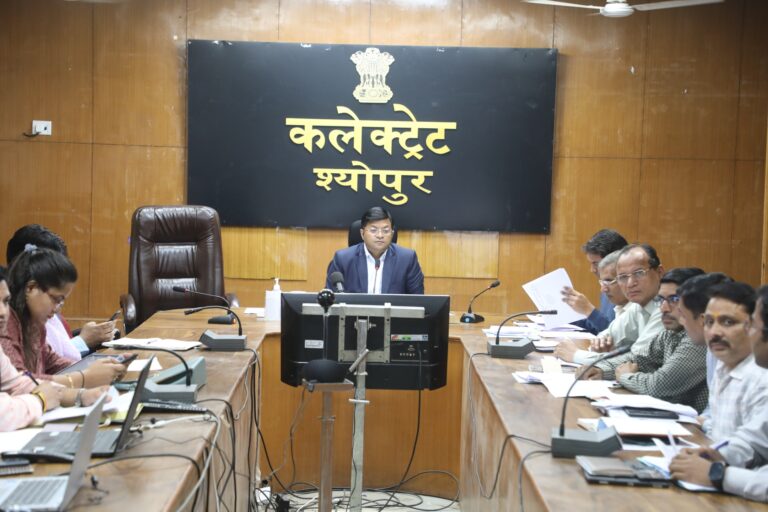 शासकीय भवनो में सोलर रूफटॉप संयंत्र लगाने प्रस्ताव देने के निर्देश कलेक्टर की अध्यक्षता में समय सीमा की बैठक आयोजित बैठक से अनुपस्थित अधिकारियों को नोटिस के निर्देश