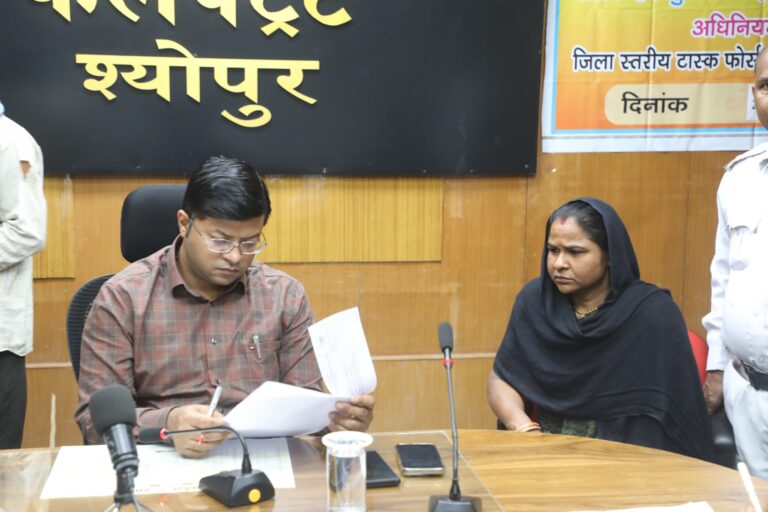 कलेक्टर ने दिखाई सहृदयता, सहायता राशि दी, एम्बुलेस बुलाकर उपचार के लिए भेजा दिव्यांग बृजमोहन को मिली ट्राईसिकल, गायत्री को मिलेगा संबल का लाभ जनसुनवाई कार्यक्रम आयोजित