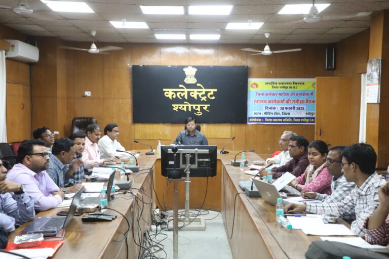 डिलेवरी प्वांइट पर जननी एक्सप्रेस की व्यवस्था सुनिश्चित की जायें-डीएम जिला चिकित्सालय में नेत्र सहायक की व्यवस्था करने के निर्देश कलेक्टर ने की स्वास्थ्य कार्यक्रमों की समीक्षा