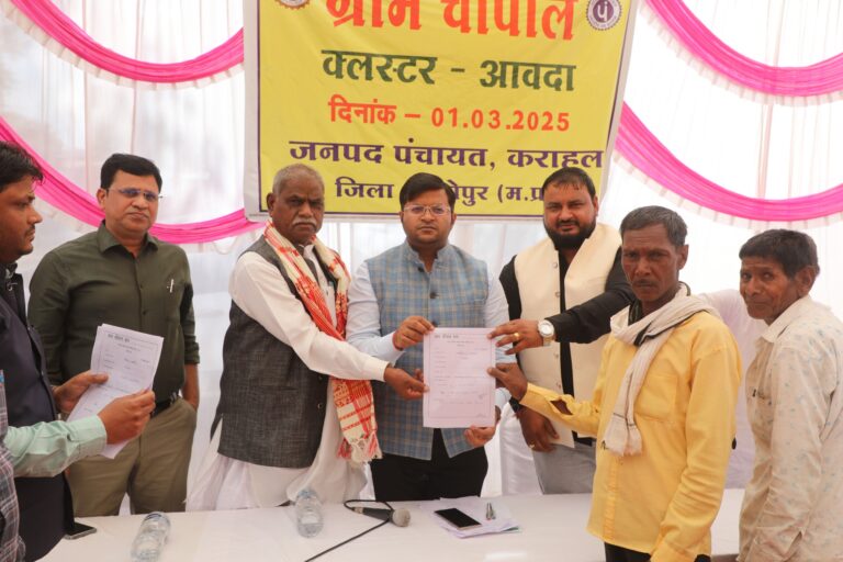 संबल योजना में तीन हितग्राहियों को सौपे भुगतान स्वीकृति आदेश पीएम किसान सम्मान निधि अंतर्गत तीन आदिवासी किसानों का मौके पर पंजीयन पोषण आहार अनुदान योजना अंतर्गत दो आवेदनो का मौके पर निराकरण आवदा में ग्राम चौपाल आयोजित, कलेक्टर सहित जनप्रतिनिधि रहें उपस्थित बगैर सूचना के अनुपस्थिति पर सचिव को नोटिस