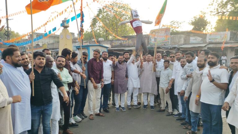 श्योपुर में भाजपा ने किया गांधी परिवार का पुतला दहन, नेशनल हेराल्ड मामले को लेकर विरोध तेज