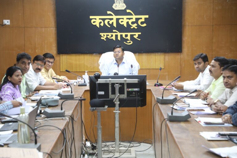 आवास योजना में तुरंत स्वीकृति और किस्त जारी की जाये – डीएम न्यून प्रगति वाले उपयंत्री फील्ड से हटेंगे, 50 दिवस से अधिक लंबित शिकायतों पर होगी सख्ती