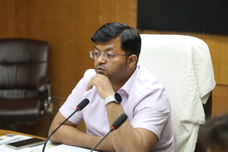 श्योपुर जिले में पंचायती उप निर्वाचन की तैयारी तेज़, मतदाता सूची का पुनरीक्षण जारी सरपंच के 5 और पंच के 143 पदों पर होगा उपचुनाव