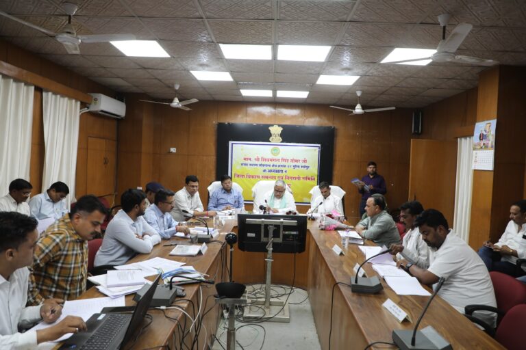 शहर में नाले तक सड़क बनाने का प्रस्ताव भेजा जाए – सांसद शिवमंगल सिंह तोमर