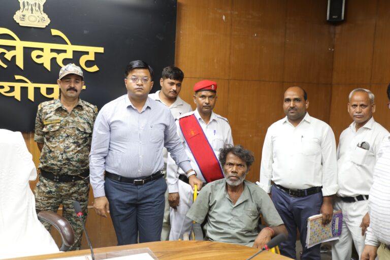 श्योपुर में जनसुनवाई: पेंशन स्वीकृत, सचिव निलंबित, निराश्रित बच्चों को आवास, दिव्यांगों को सहायता