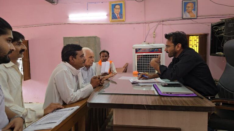 मनोहरथाना तहसीलदार को देवस्थान विभाग के नाम सौंपा गया ज्ञापन