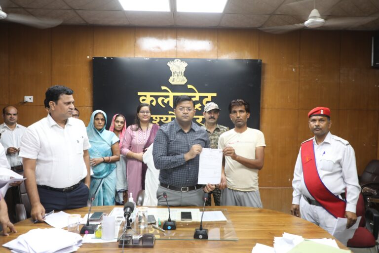 जनसुनवाई में जरूरतमंदों को मिला संबल: बेताल, पवन और दुलारी बाई को 10-10 हजार की आर्थिक सहायता, दिव्यांग बच्चों को स्पॉन्सरशिप योजना का लाभ