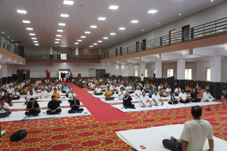 निरोग रहने के लिए प्रतिदिन करें योग – सांसद शिवमंगल सिंह तोमर ‘योग फॉर वन अर्थ-वन हेल्थ’ थीम पर हुआ जिला स्तरीय योग दिवस कार्यक्रम