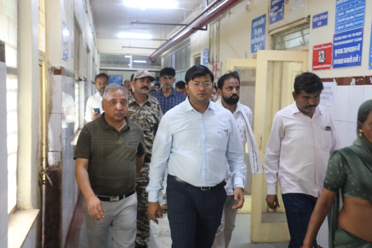 कलेक्टर ने जिला अस्पताल का किया औचक निरीक्षण, स्वास्थ्य सेवाएं बेहतर करने के दिए निर्देश