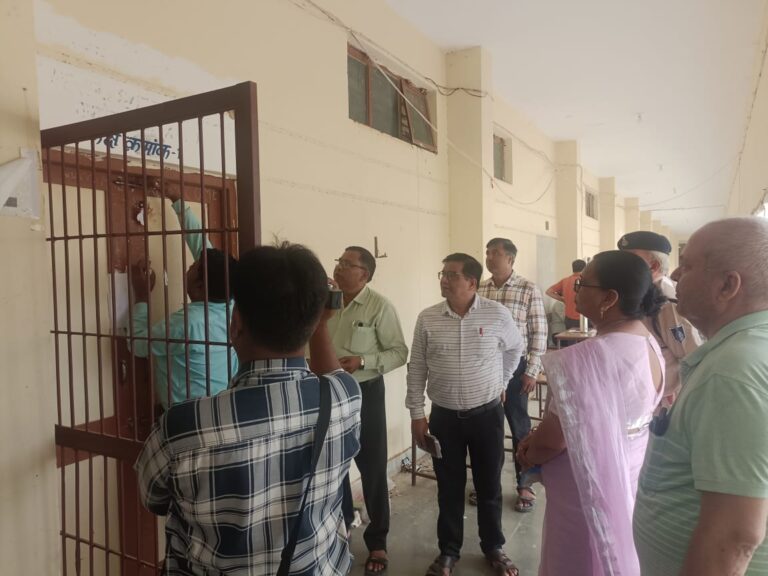 तीन पंचायतों में सरपंच पद हेतु मतदान आज मतदान सामग्री का वितरण, मतदान केन्द्रों पर पहुंचे दल