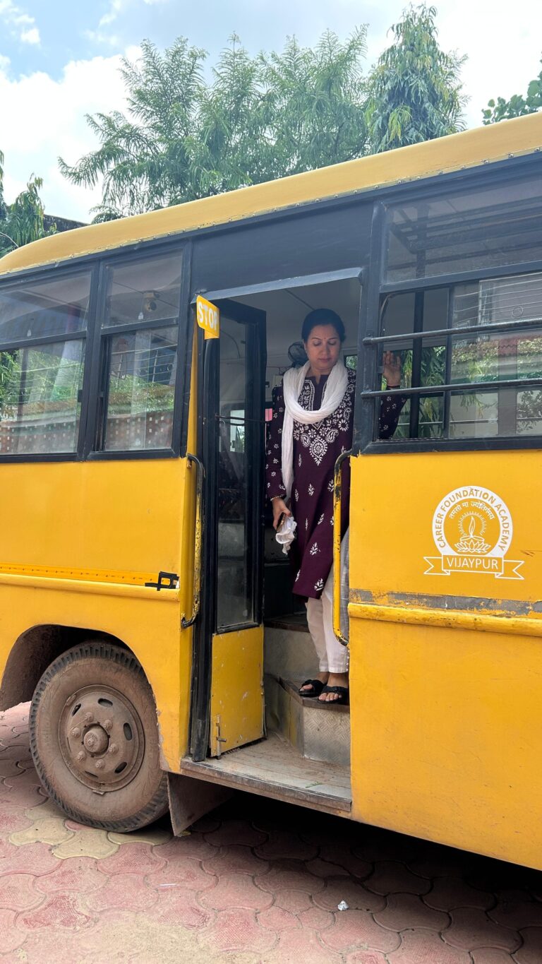 श्योपुर में दो स्कूल वाहन जब्त, 8 वाहनों पर चालानी कार्रवाई से वसूले ₹31,500