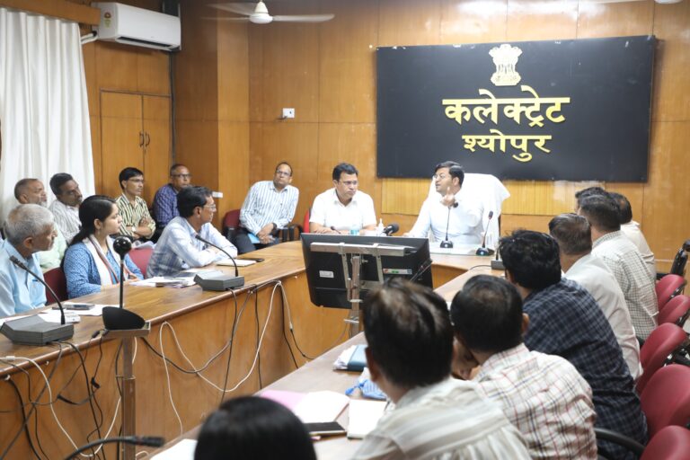 स्कूल भवनों की मरम्मत के प्रस्ताव 1 अगस्त तक प्रस्तुत करें – कलेक्टर क्षतिग्रस्त छत वाले स्कूलों में बच्चों को न बैठाएं, वैकल्पिक व्यवस्था के निर्देश