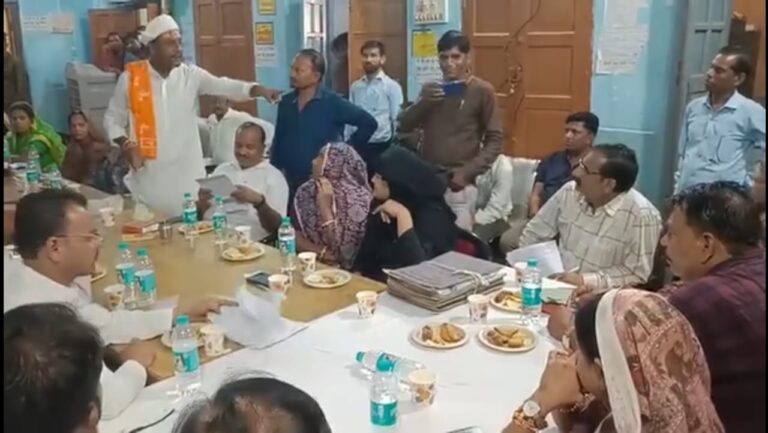 गीता की कसम, गंगाजल और गरमागरमी — नपा बैठक में कमीशन विवाद पर हंगामा