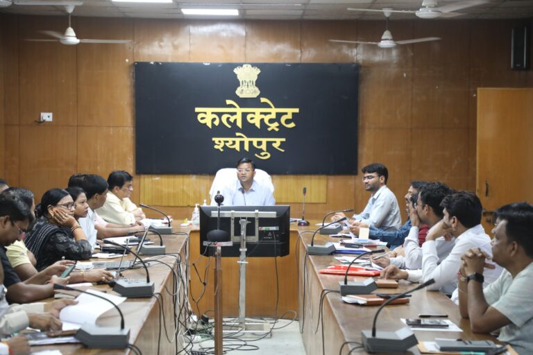 मनरेगा की सभी गौशालाओं का संचालन सुनिश्चित करें – कलेक्टर सीएम हेल्पलाइन शिकायतों का समय पर निराकरण करने के निर्देश