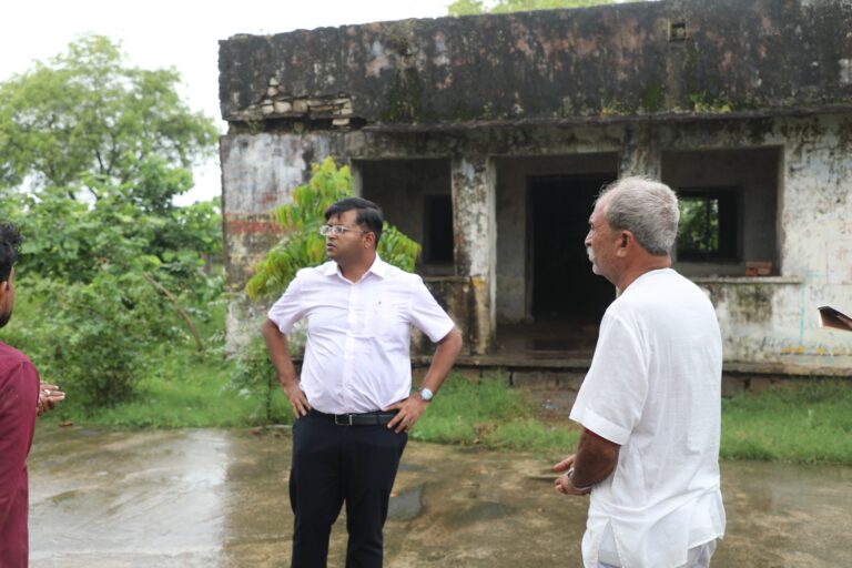 जलालपुरा में क्षतिग्रस्त यात्री प्रतिक्षालय डिस्मेंटल करने के निर्देश