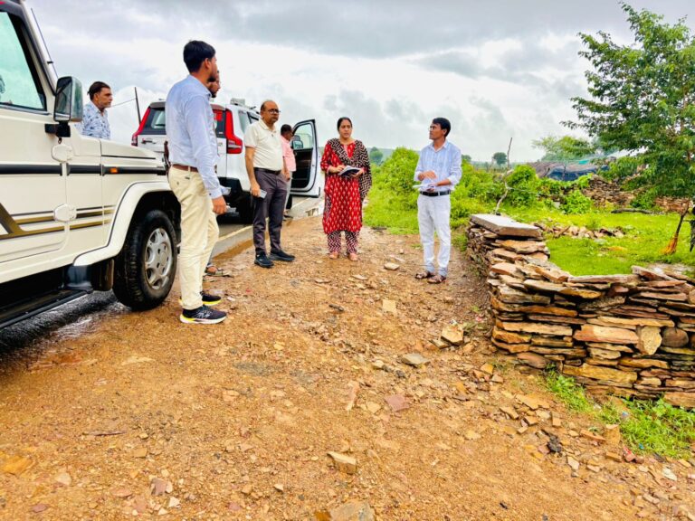 लापरवाही पर सीईओ की फटकार  आवास कार्य में सुस्ती, आंगनबाड़ी भवन अधूरा – सरपंच-सचिव को नोटिस