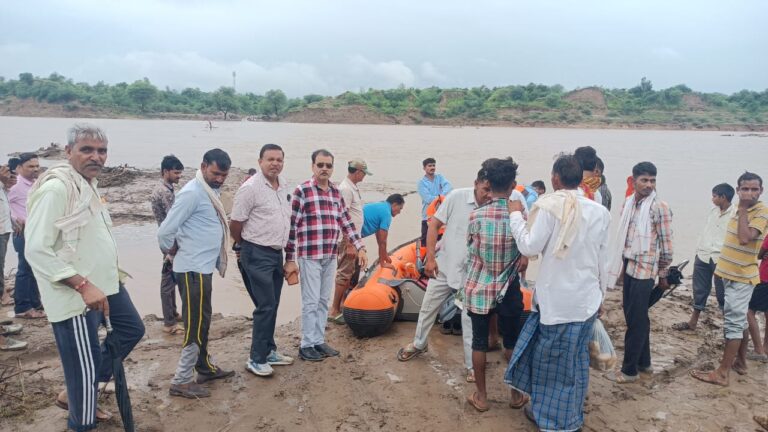 रेस्क्यू अभियान: गर्भवती महिला सहित 62 लोग सुरक्षित निकाले गये