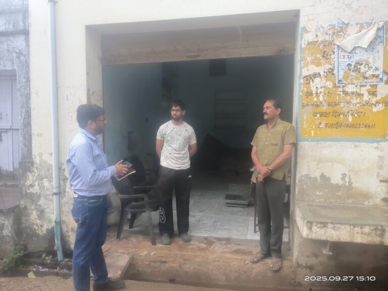 डिप्टी कलेक्टर को बंद मिली तीन राशन दुकाने, नोटिस जारी