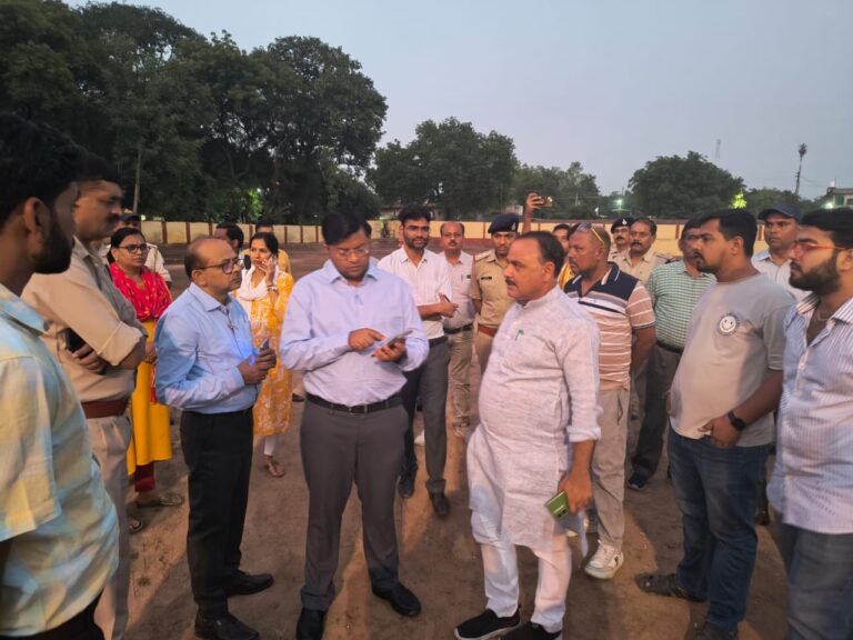 मुख्यमंत्री डॉ. मोहन यादव के प्रस्तावित भ्रमण को लेकर तैयारियां तेज कलेक्टर अर्पित वर्मा ने हेलीपेड, सभास्थल और रोड शो मार्ग का किया निरीक्षण