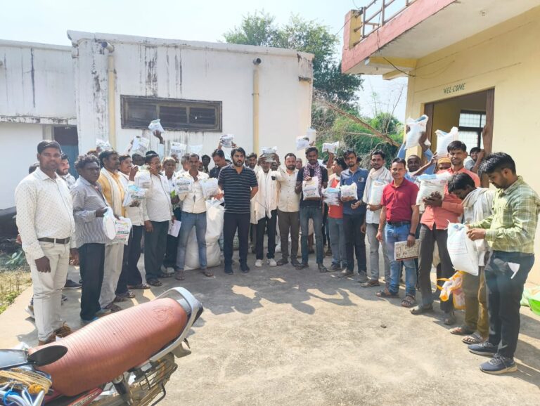 किसानों को मिला तोहफा, सरसों फसल का निशुल्क बीज वितरण राष्ट्रीय तिलहन मिशन योजना के तहत 55 किसानों को 5-5 किलो बीज प्रदान