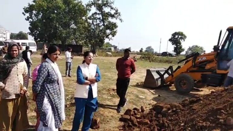 कराहल में यूनानी अस्पताल की सरकारी भूमि से अतिक्रमण हटाया गया