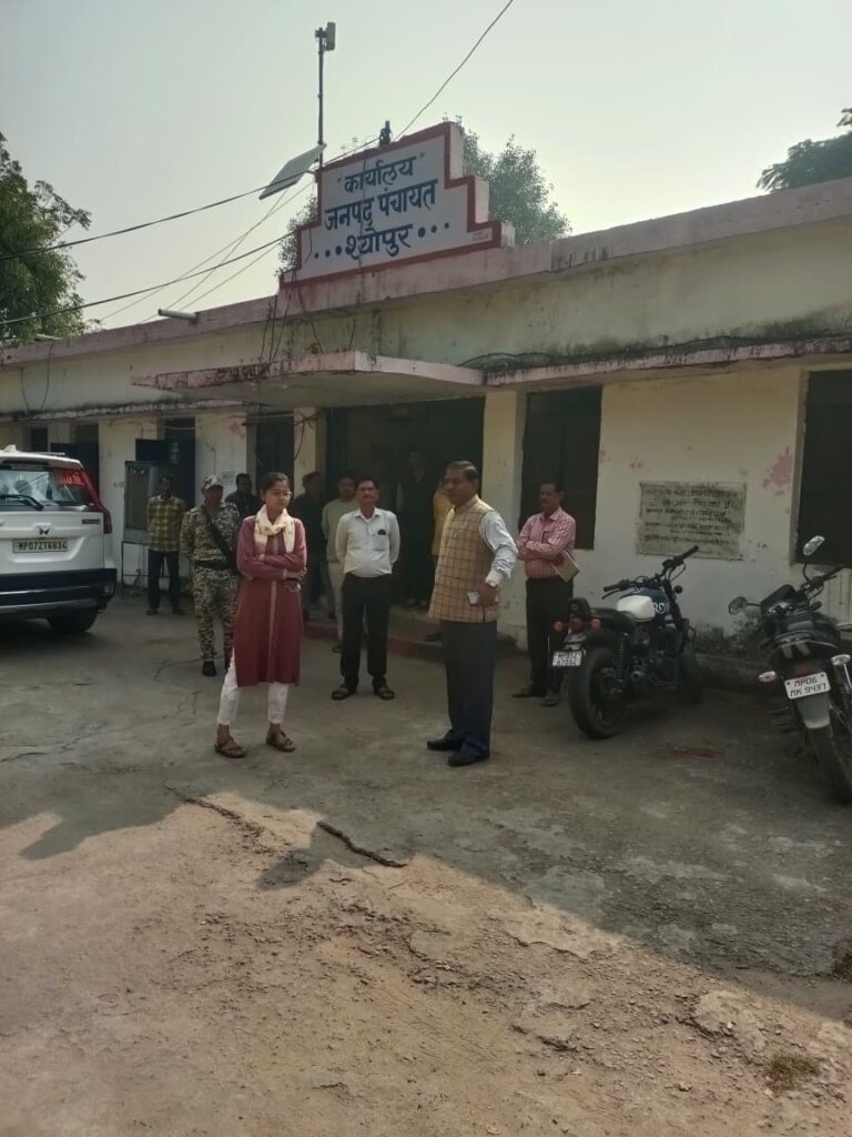 श्योपुर: सीईओ जिला पंचायत ने किया जनपद कार्यालय का निरीक्षण, रिकार्ड व्यवस्था व साफ-सफाई सुधारने के निर्देश