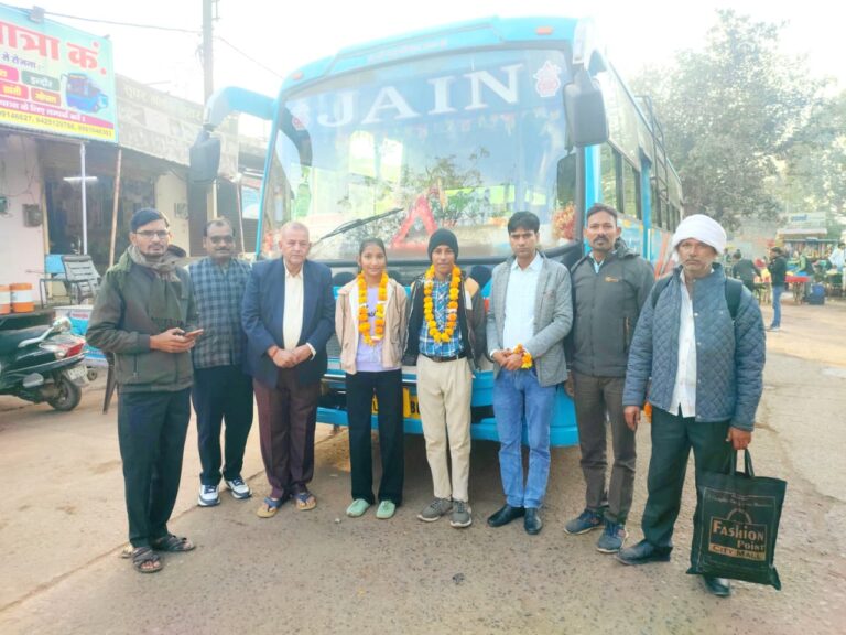 शैक्षणिक भ्रमण के लिए विद्यार्थी गुजरात रवाना