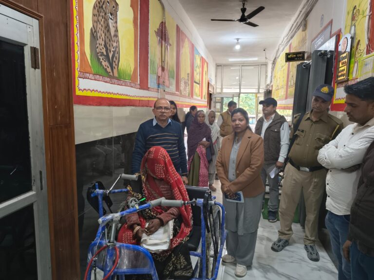 जनसुनवाई आयोजित बैजंती को मिली ट्राईसिकल, कलेक्टर ने दी 5 हजार की सहायता