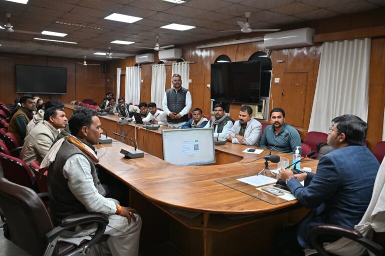 कलेक्टर से मिला सरपंच प्रतिनिधि मंडल, ग्राम विकास कार्यों पर हुई अहम चर्चा